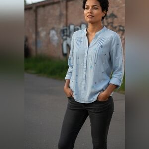 Figueroa & Flower Blue Button-Down Long sleeve Gauzey Shirt with Embroidery Sz S